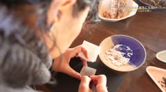 八ヶ岳の自然 海外にも届け　アクセサリーに込める想い　